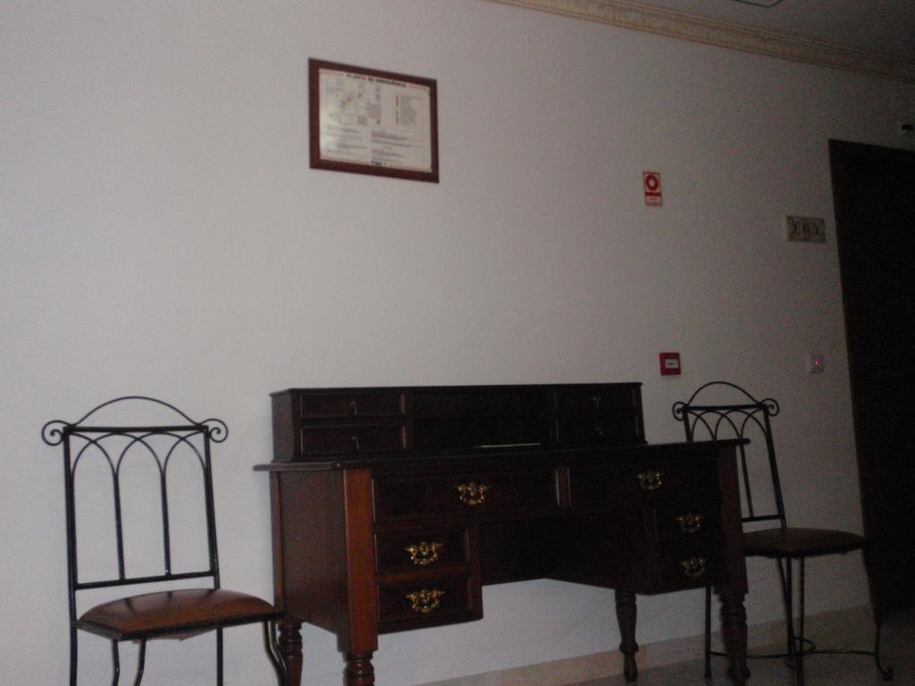 "O Viajante" Low Cost Hotel Estremoz Esterno foto